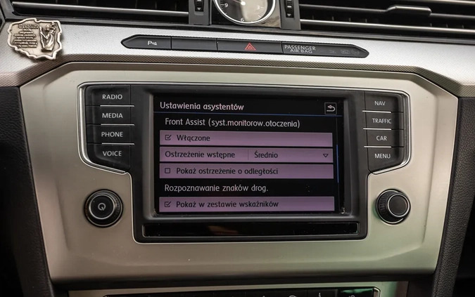Volkswagen Passat cena 53000 przebieg: 239000, rok produkcji 2016 z Sieniawa małe 704